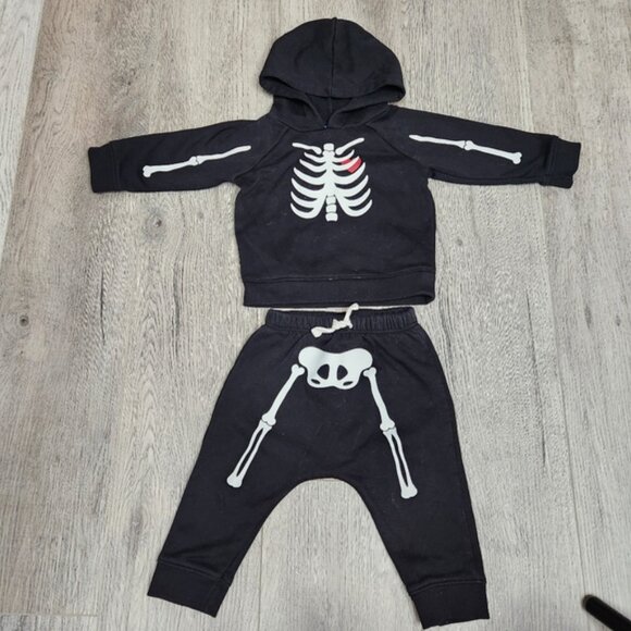 Old Navy Baby Skeleton Black 2 Piece Hoodie Sweatsuit Size 6-12 M - Picture 2 of 7